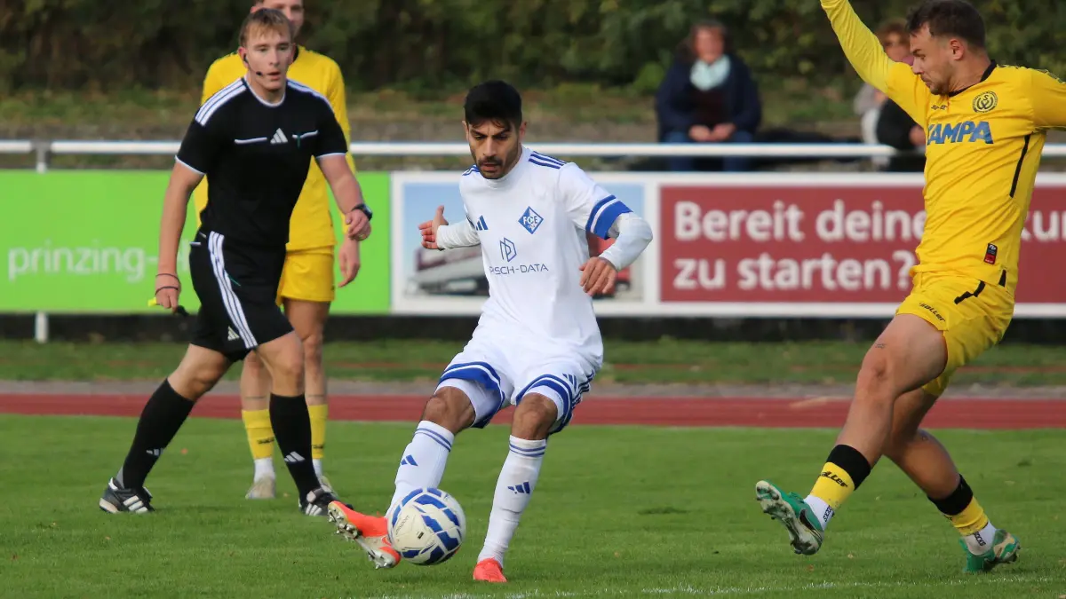 Fußball-Landesliga FC Eislingen – SV Waldhausen 1:1; Haydar Öztürk passt vors Tor