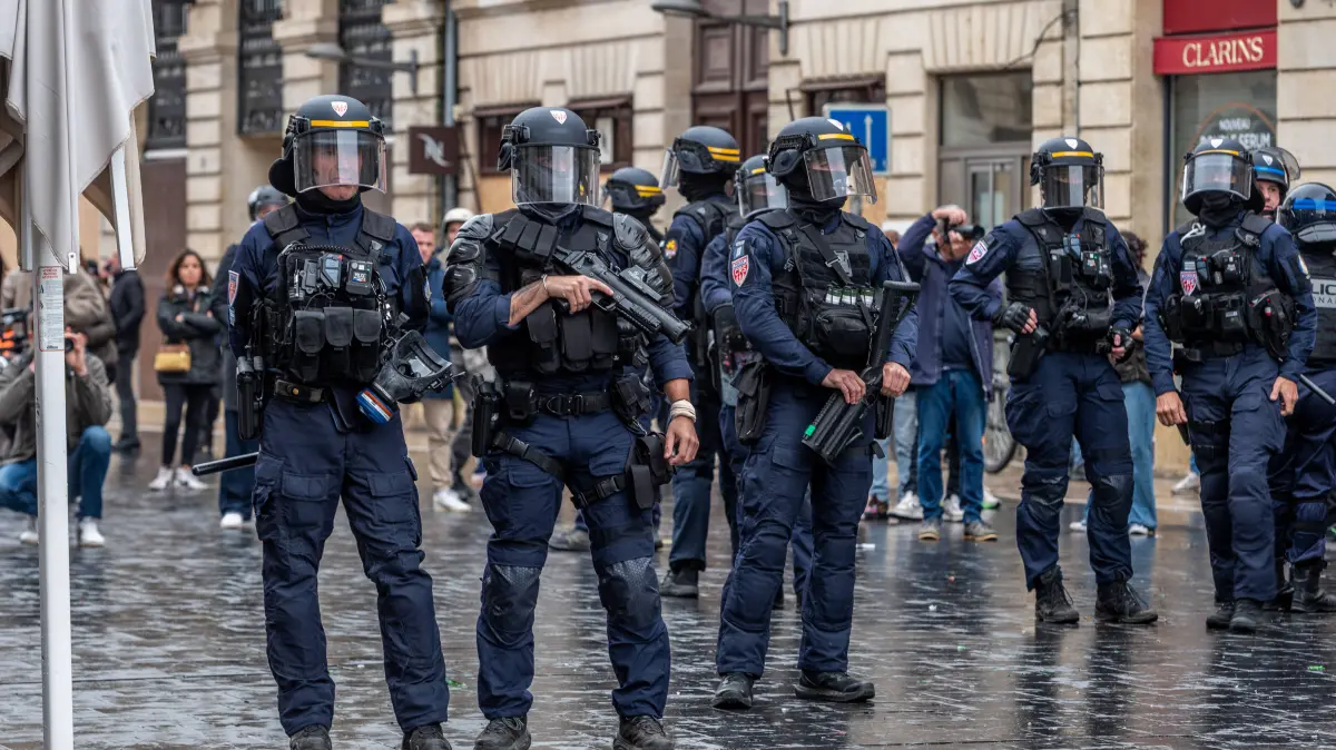 Second Day Of Yellow Vests Mobilization: October 24, 2026, Bordeaux, Nouvelle-Aquitaine, France: In Bordeaux, the march on the second day of protests against the rising cost of living initially proceeded peacefully. At the end of the route, violent clashes broke out on the sidelines between groups of demonstrators and law enforcement officers. Projectiles were thrown at riot police, who used tear gas to disperse the groups. Participants in the mobilization also included members of the Yellow Vests movement. Bordeaux France - ZUMAh207 20261024_zip_h207_016 Copyright: xFabricexHebertx