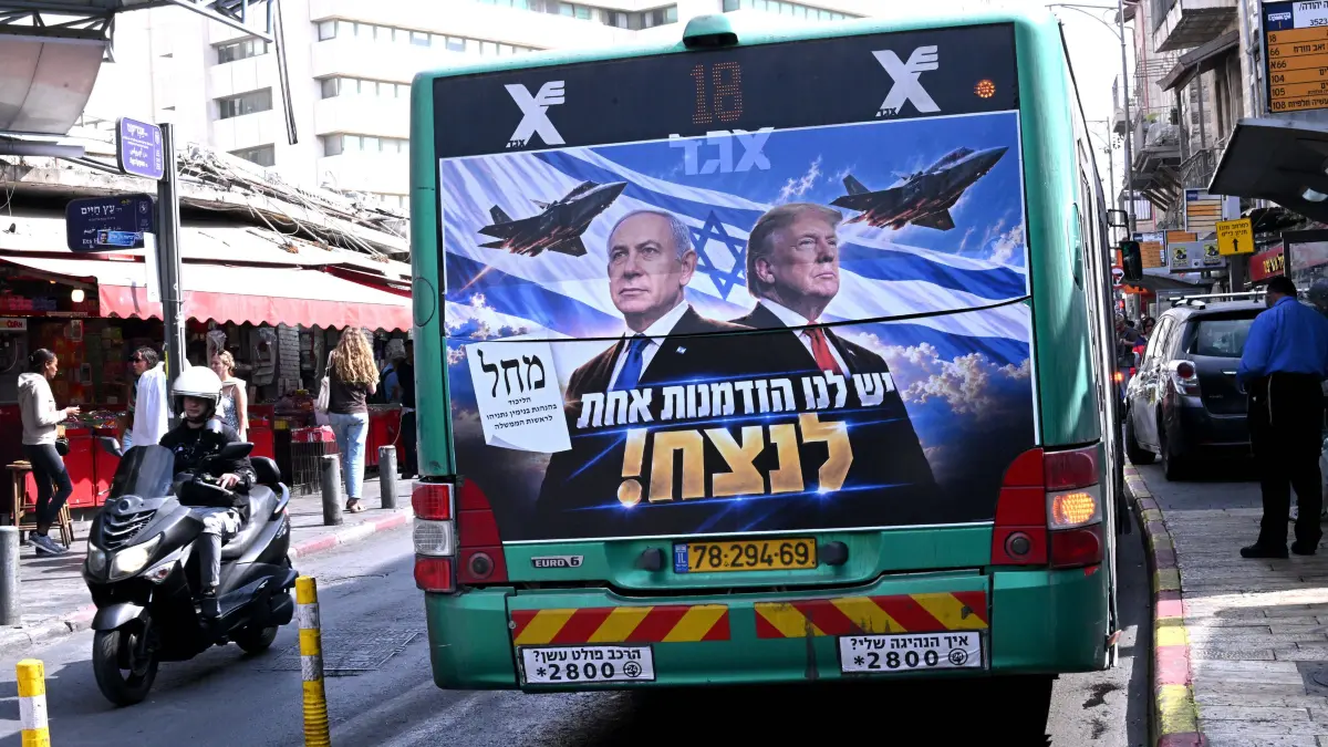 A Campaign Poster For Prime Minister Benjamin Netanyahu With President Donald Trump Is Seen On A Bus In Jerusalem: An election campaign poster for Prime Minister Benjamin Netanyahu with U.S. President Donald Trump and fighter jets, reads in Hebrew We Have One Chance To Win is seen on the back of a bus in Jerusalem on Sunday, October 25, 2026. According to the latest election polls, Gadi Eisenkot s Yashar Party leads Prime Minister Benjamin Netanyahu s Likud Party two days before the election. Israelis will head to the polls on October 27 to vote in the first general election since the Hamas massacre on October 7, 2023. PUBLICATIONxNOTxINxUSA JER2026102516 DEBBIExHILL