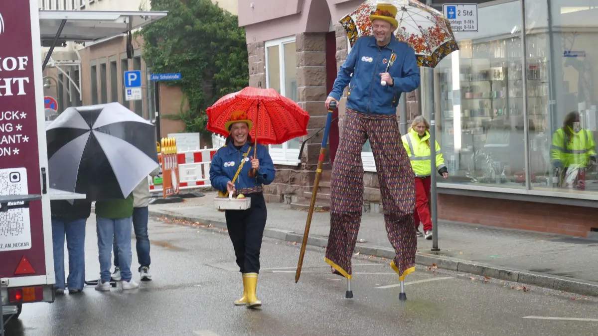 Nick und Simone sind am verkaufsoffenen Sonntag in Sulz unterwegs.
