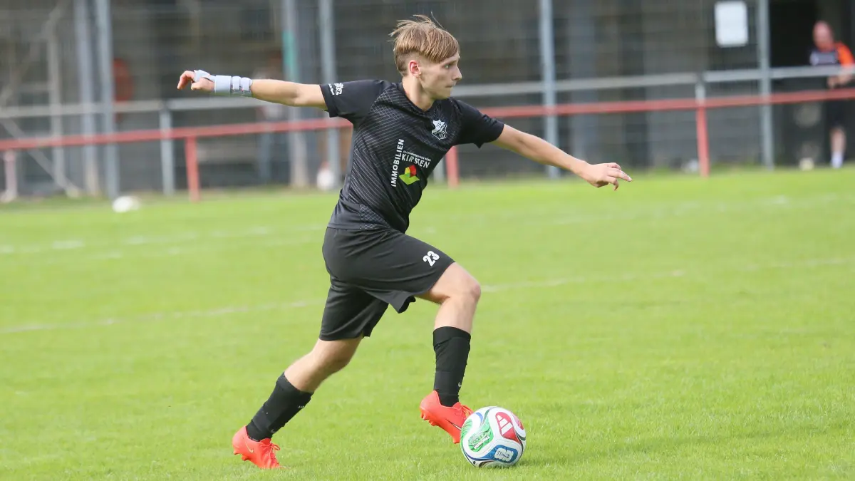 Janne Fuss avanciert mit seinem Last-Minute-Treffer zum Matchwinner des TSV Laufen/Eyach.