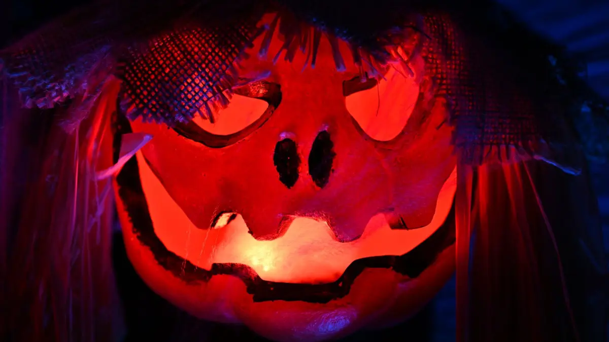 Halloween : Gruselige Dekoration leuchten (zu dpa: «Verdacht auf K.-o.-Tropfen nach Halloween-Party»)
