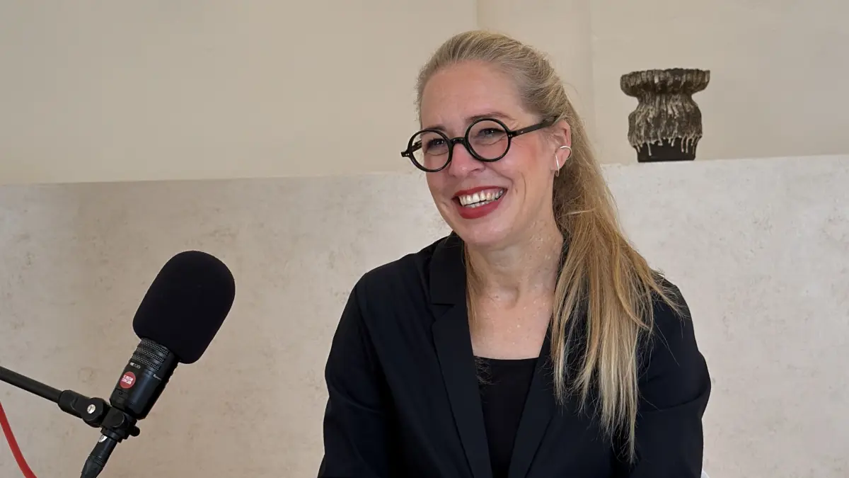 Anna Philipp in ihrem Büro in Schloss Waldenburg.