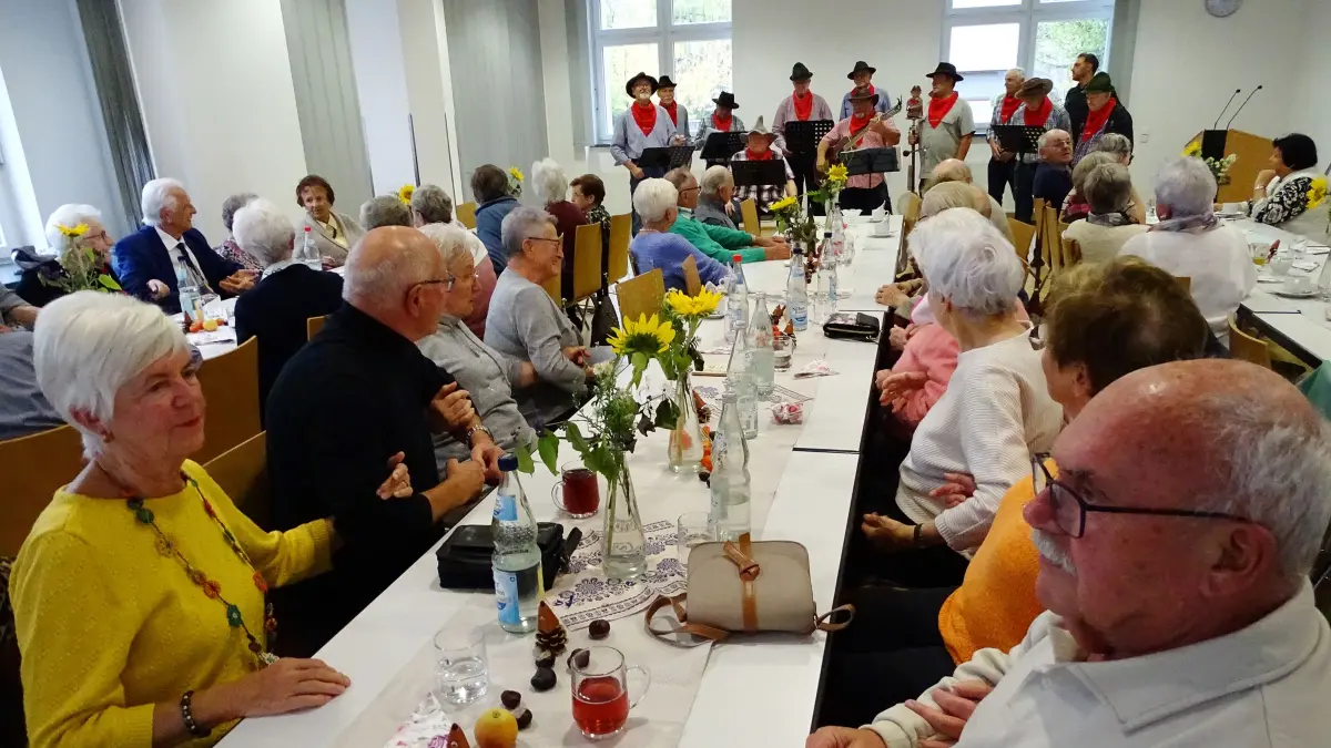 Der Seniorentreff Deggingen lud ins Bürgerzentrum zum Tag der offenen Tür ein. Die „Wilden Gesellen“ aus Reichenbach im Täle sorgten für musikalische Unterhaltung und gute Stimmung.