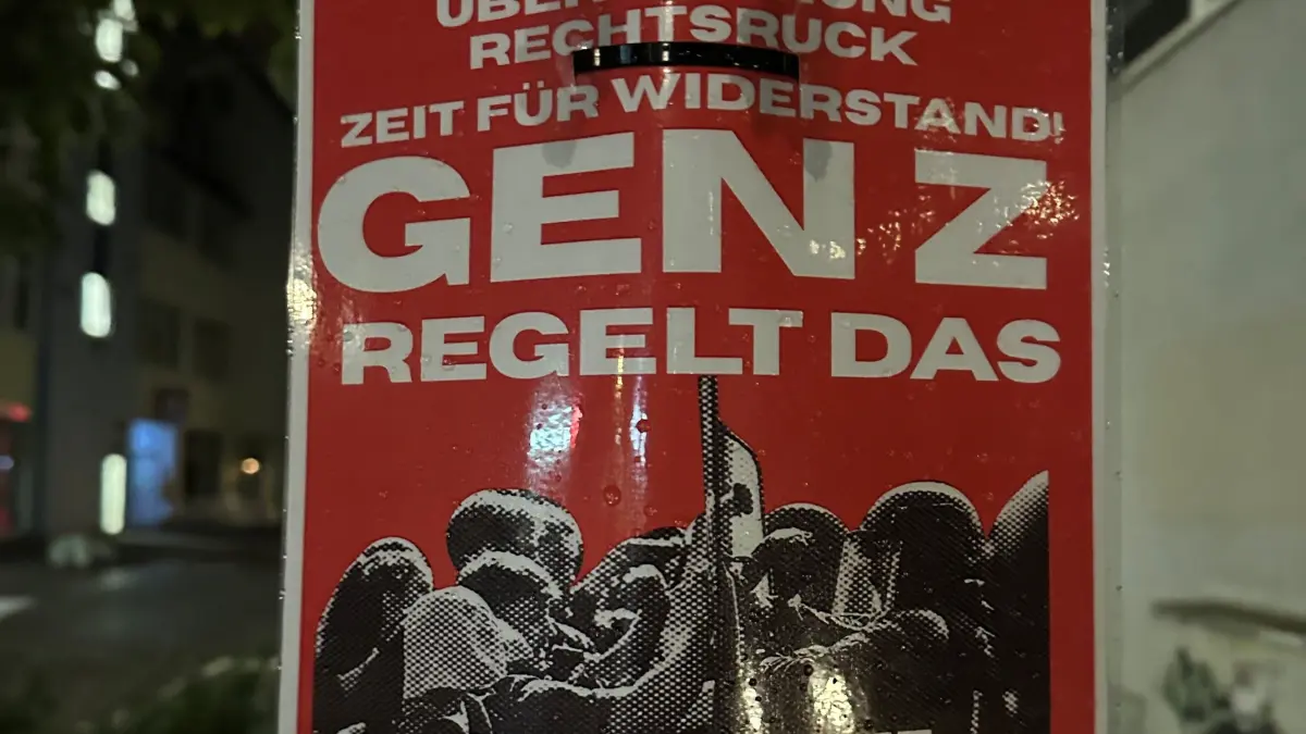 Gen-Z regelt -Plakat in der Rosengasse
