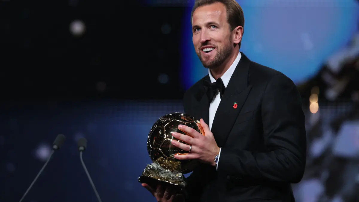 FBL-AWARD-BALLON D'OR-2026: England and Bayern Munich forward Harry Kane smiles after receiving the Ballon d'Or award for the best male footballer during the 2026 Ballon d'Or France Football award ceremony at the Palladium Theatre in London on October 26, 2026. (Photo by FRANCK FIFE / AFP)