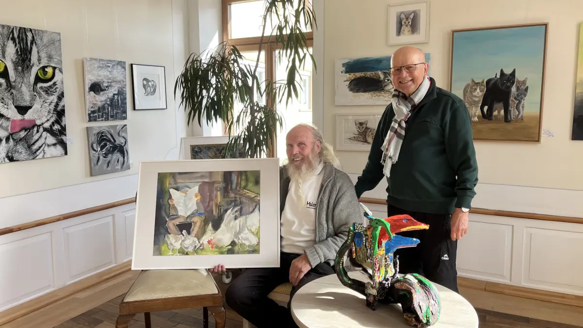 Johann Holz und Eckart Nuss bei der Kunstausstellung Haustiere in der Alten Schule
