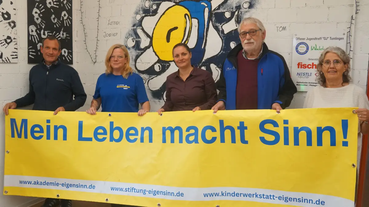 Von links: Alexander Fix, Geschäftsführer der Akademie Eigen-Sinn, Tanja Noder, Leiterin der offenen Jugendarbeit im Waldachtal, Bürgermeisterin Annick Grassi, Dieter Eberhardt, Vorsitzender der Stiftung Eigen-Sinn, sowie Dozentin und Therapeutin Ulrike Haist von Eigen-Sinn.