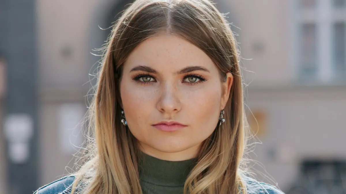Charlott Reschke spielt bei GZSZ die Rolle Johanna und ist die Tochter von Katrin Flemming.