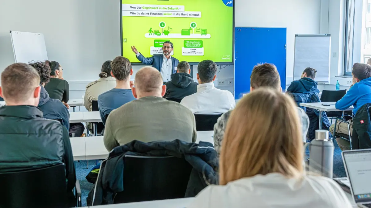 Für Schülerinnen und Schüler, Auszubildende und Studierende gibt es auf dem Finance Day einen kostenfreien und unabhängigen "Crashkurs Finanzen" von der Organisation "Zukunftstag"
