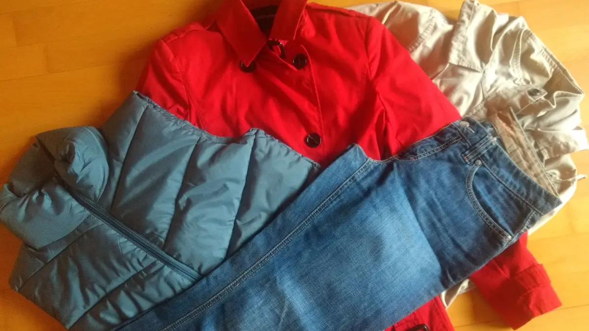 Den Schrank ausmisten, aussortierte Kleidung in die Eberthalle bringen und sich mit neuen Lieblingsstücken eindecken: das ist das Prinzip der Kleidertauschparty.