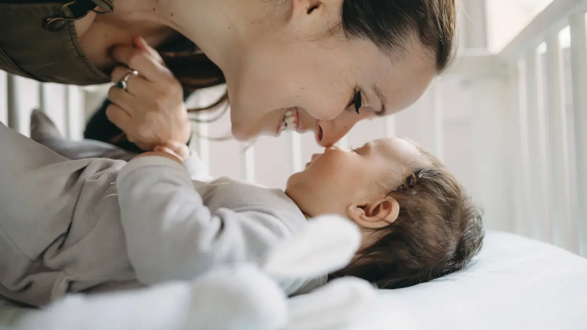 Mutter und Baby innig - 0078254282