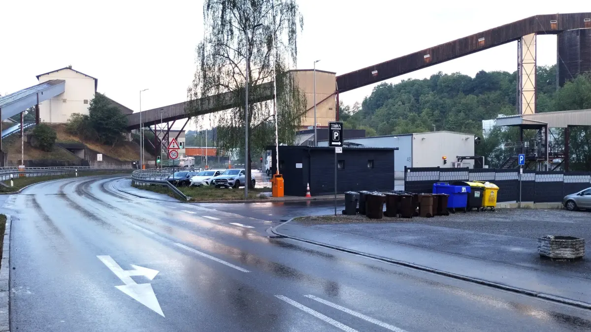 Das Salzbergwer in Stetten. Auf der B463 fährt man praktisch durch das Werksgelände hindurch.
