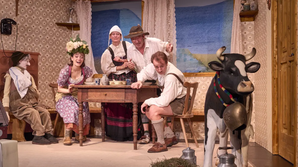 Von links: Großßvater, Anna (Hannh im hof), Martha (Linda Schlepps), Hans (Berthold Bioesinger) und Hans Junior (Luca Zahn).
