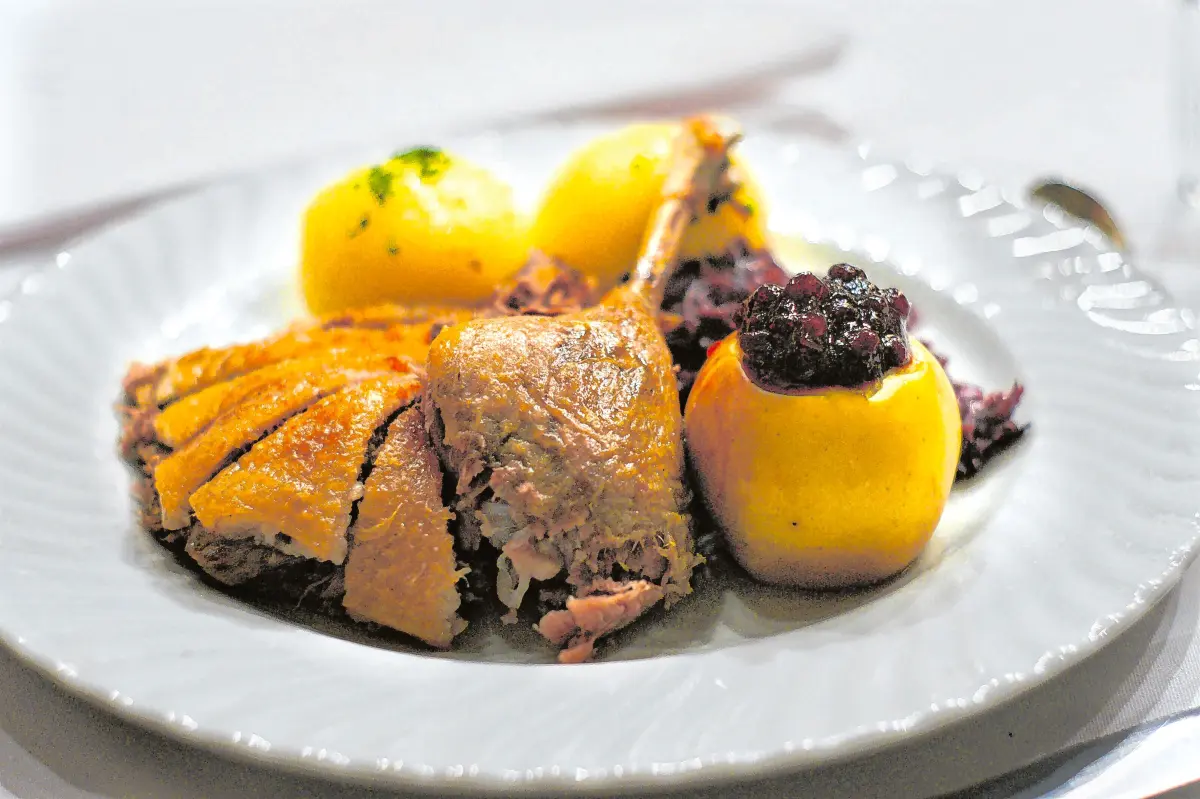 Jetzt kommt der Gänsebraten wieder auf den Tisch. ⇥Foto: pixelio/Ferhat Kahya