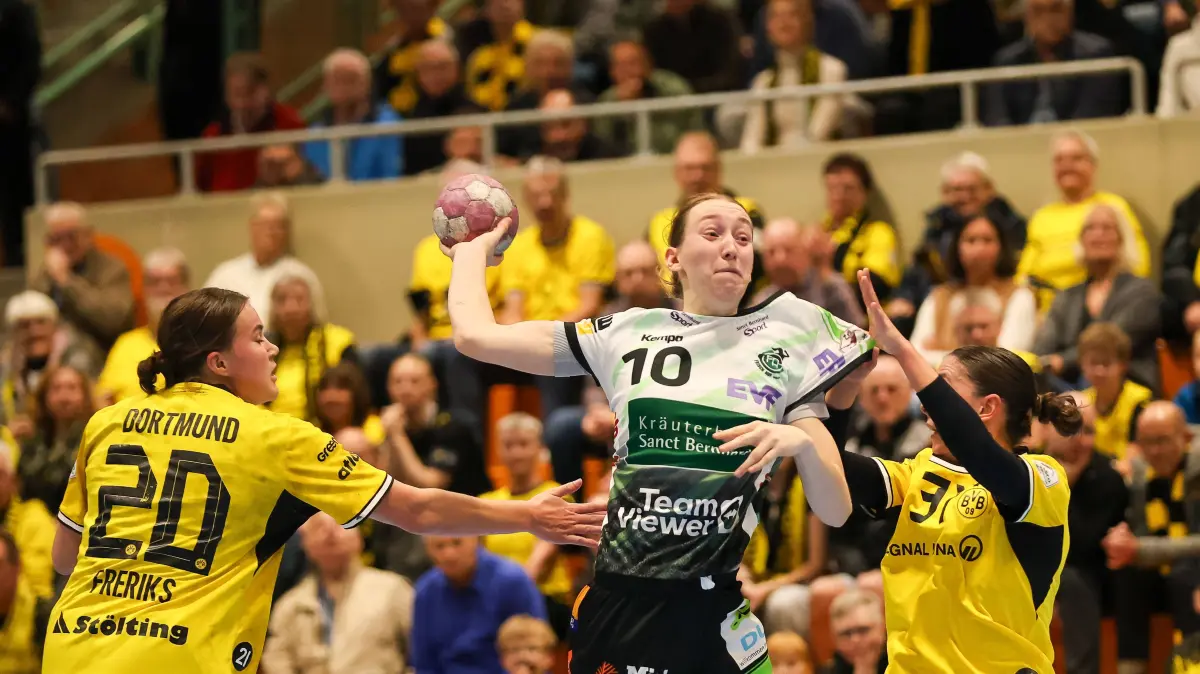 GER, BVB Borussia Dortmund Handball vs. FRISCH AUF Goeppingen, Handball, ALSCO Handball Bundesliga Frauen, 7. Spieltag, Spielzeit 2026/2027, 30.10.2026: GER, BVB Borussia Dortmund Handball vs. FRISCH AUF Goeppingen, Handball, ALSCO Handball Bundesliga Frauen, 7. Spieltag, Spielzeit 2026/2027, 30.10.2026,Matilda Ehlert Frisch Auf Goeppingen GER, BVB Borussia Dortmund Handball vs. FRISCH AUF Goeppingen, Handball, ALSCO Handball Bundesliga Frauen, 7. Spieltag, Spielzeit 2026/2027, 30.10.2026 Dortmund *** GER, BVB Borussia Dortmund Handball vs. FRISCH AUF Goeppingen, Handball, ALSCO Women s Handball Bundesliga, Matchday 7, 20262027 Season, October 30, 2026,Matilda Ehlert, Frisch Auf Göppingen GER, BVB Borussia Dortmund Handball vs. FRISCH AUF Göppingen, Handball, ALSCO Womens Handball Bundesliga, Matchday 7, 20262027 Season, October 30, 2026, Dortmund Copyright: xEibner-Pressefoto/Javadxmohammadpourx EP_JMR
