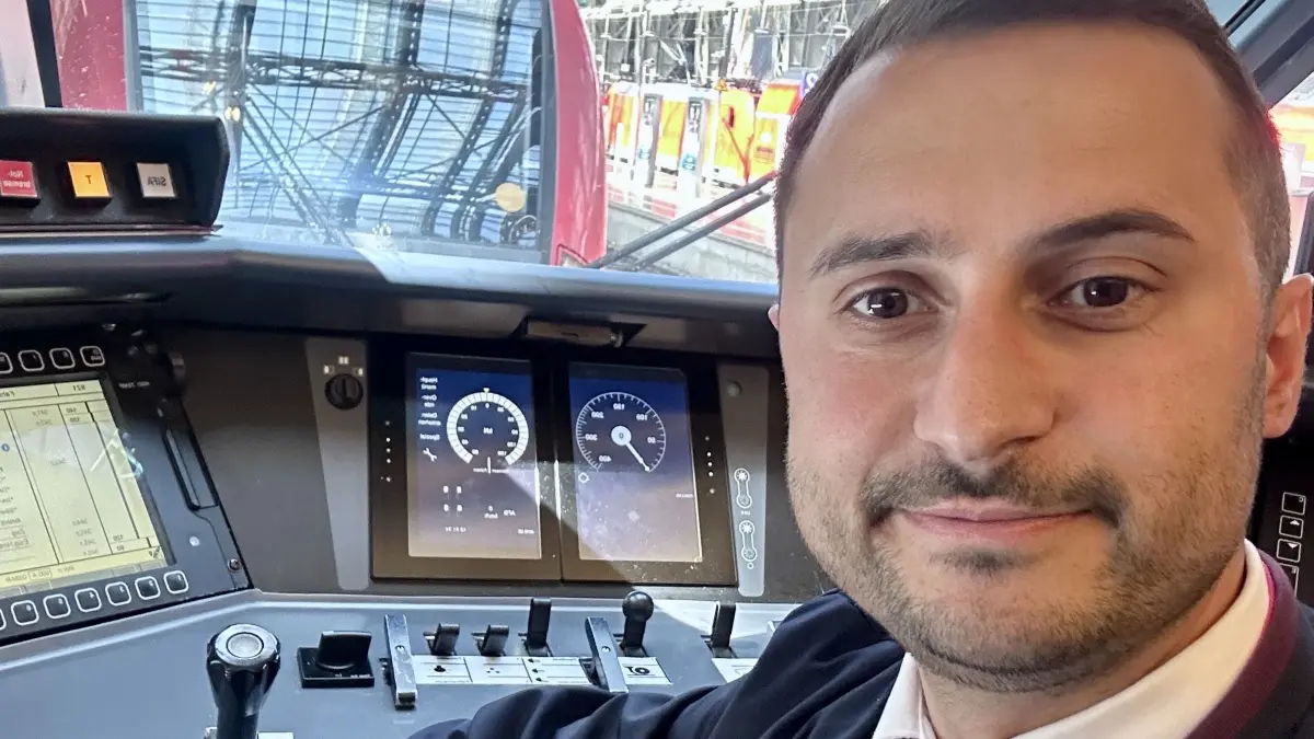 Angestellt ist Fatih Yilmazli alias "Herr Lokii" bei der DB Regio und fährt normalerweise Regionalbahnen im Murgtal und auf der Gäubahn.