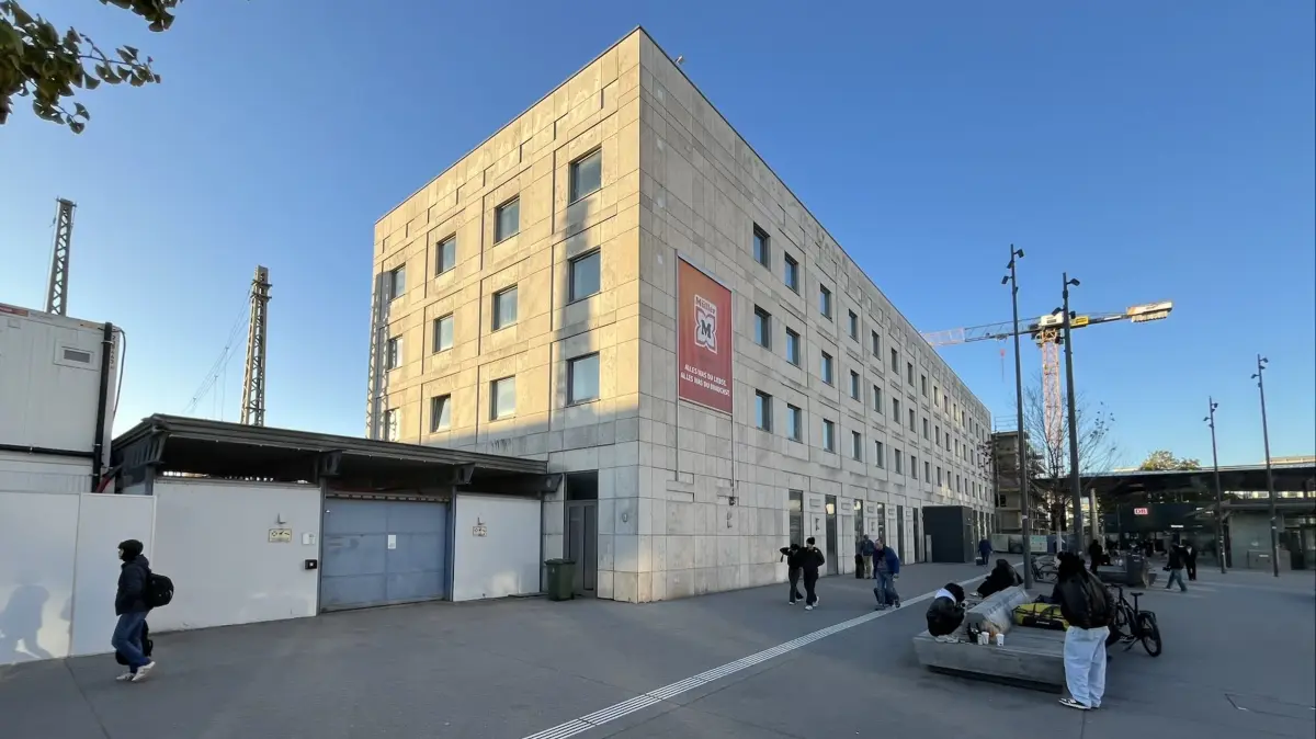 Seit Jahren ist das Intercity-Hotel in Ulm nun geschlossen. Die Aufarbeitung des Wasserschadens von Dezember 2022 gestaltet sich weiterhin schwierig.