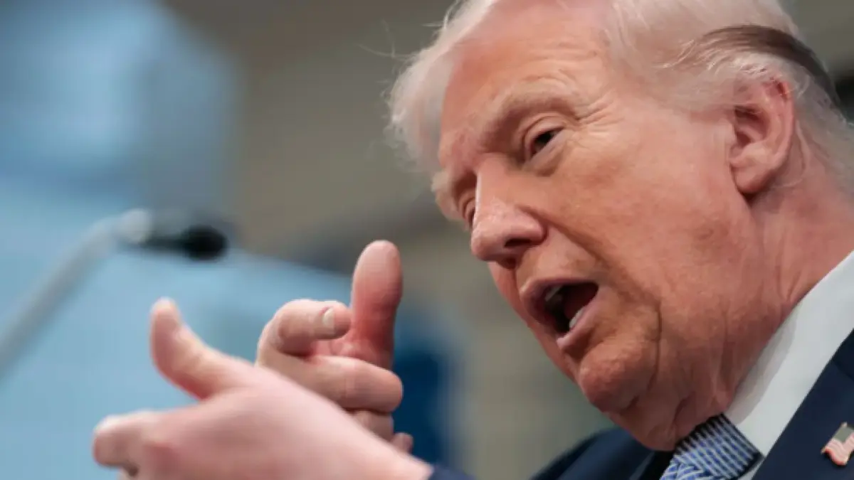 Trump in Gaga-Pose.